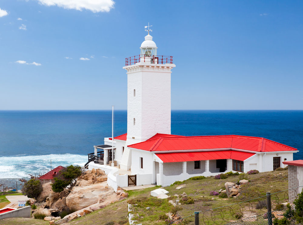 Leuchtturm-lighthouse (2 km entfernt)