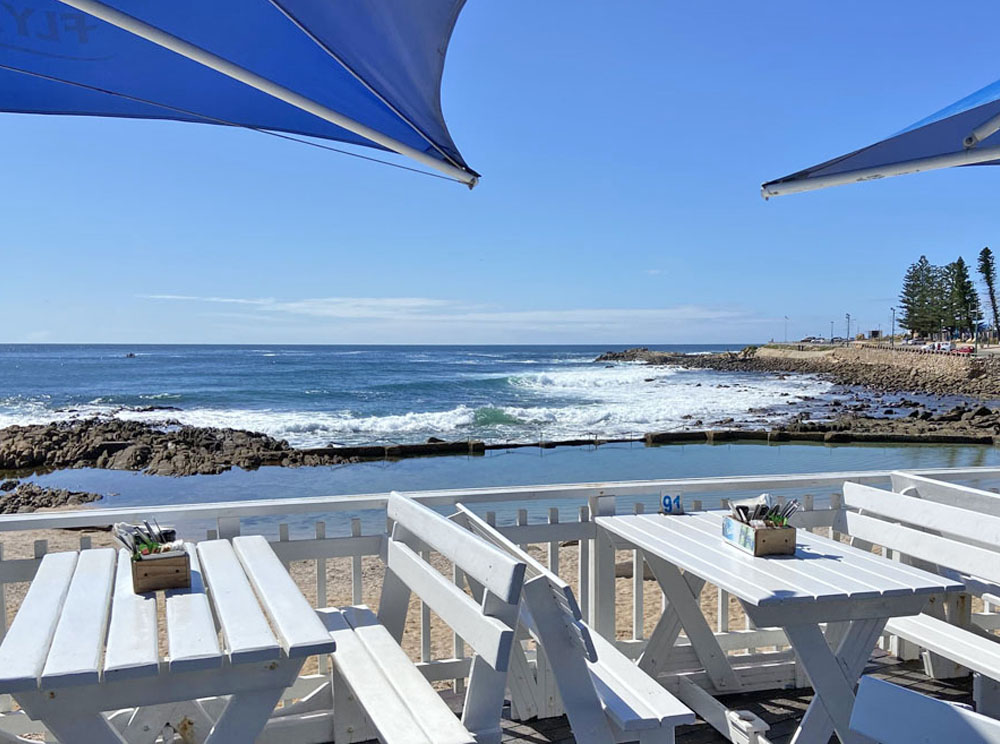 Restaurants direkt am Meer & Einkaufsmöglichkeiten (1 km entfernt)