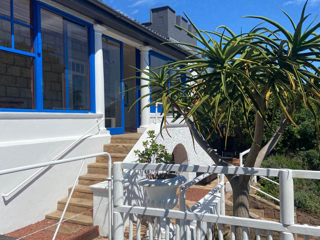 A house side entry